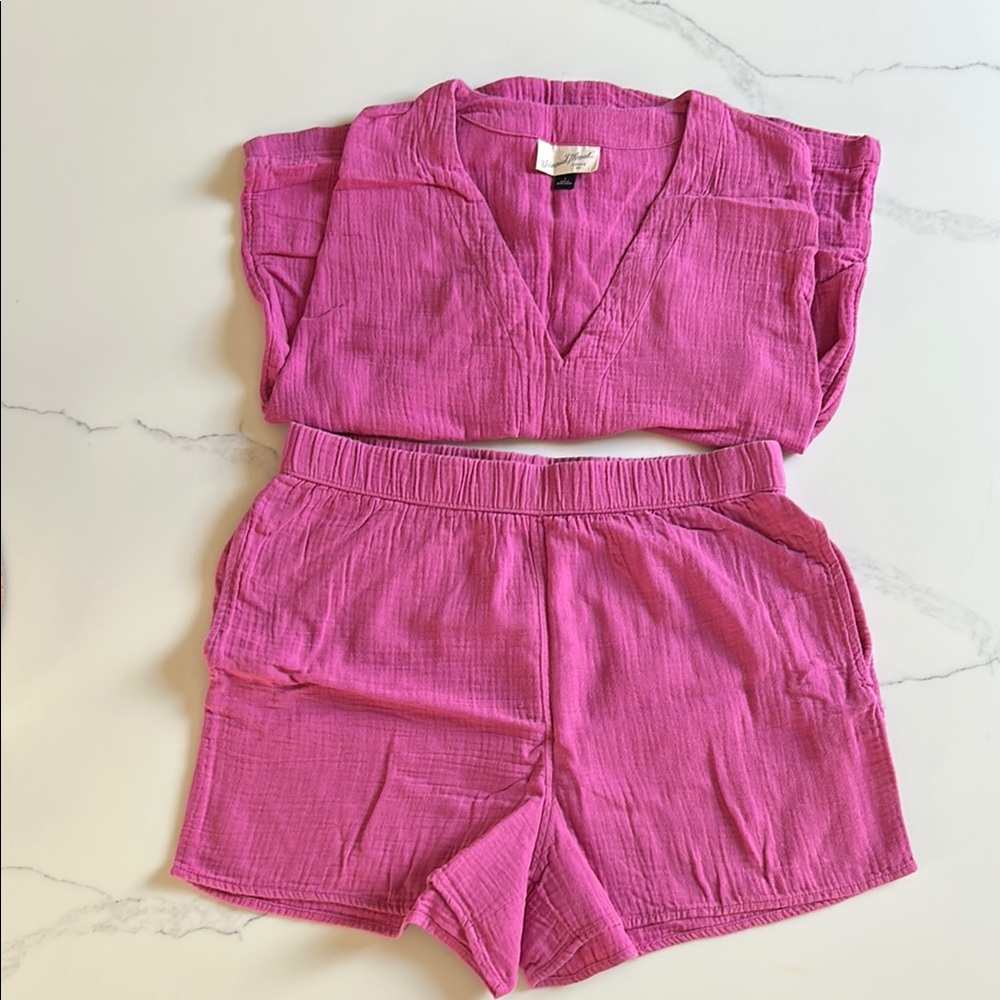 Magenta Universal Thread Set